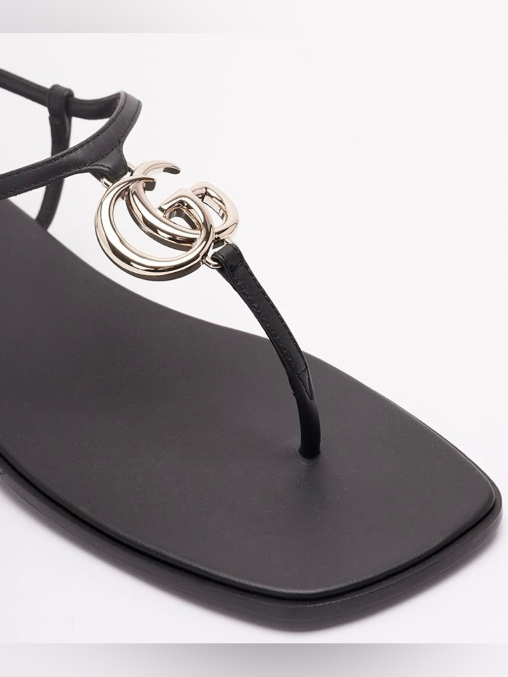 GUCCI Marmont GG logo thong sandals - Picture 5 of 6